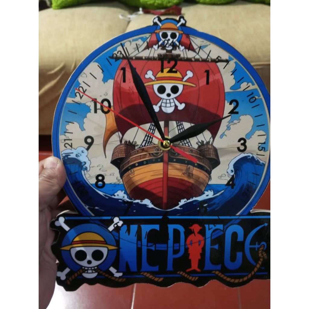 jam dinding kayu karakter kapal bajak laut onepiece