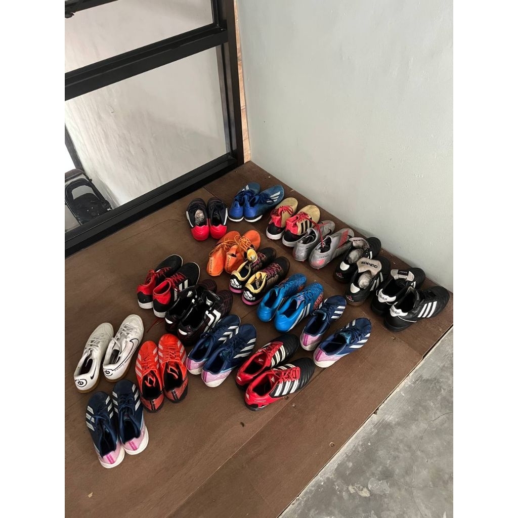 Borongan Sepatu Bola Futsal Mini Soccer Second Original