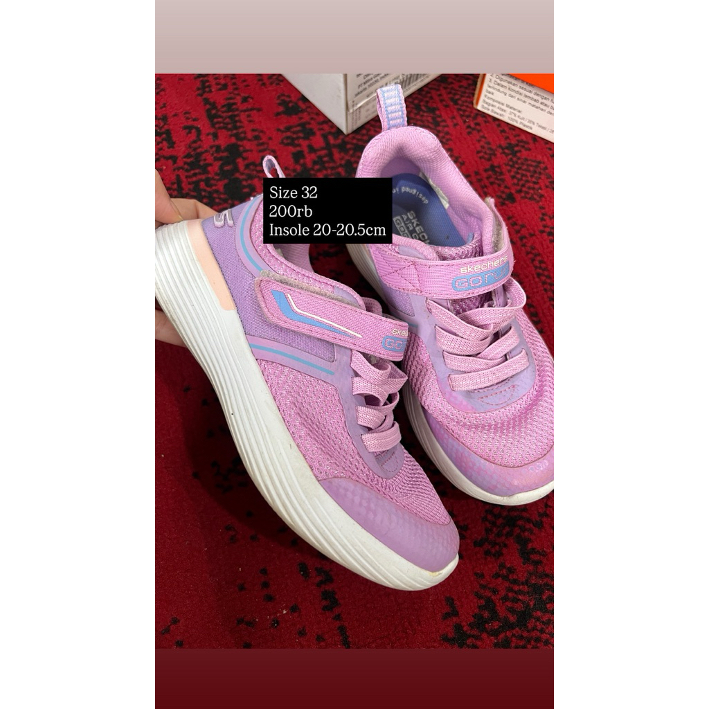 Skechers anak perempuan