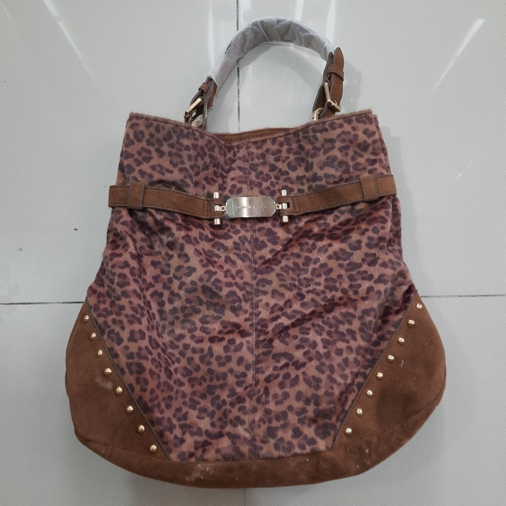 Sholder Bag Charles & Keith CK Original / Sling Bag Charles & Keith CK / Tas Jinjing Charles & Keith