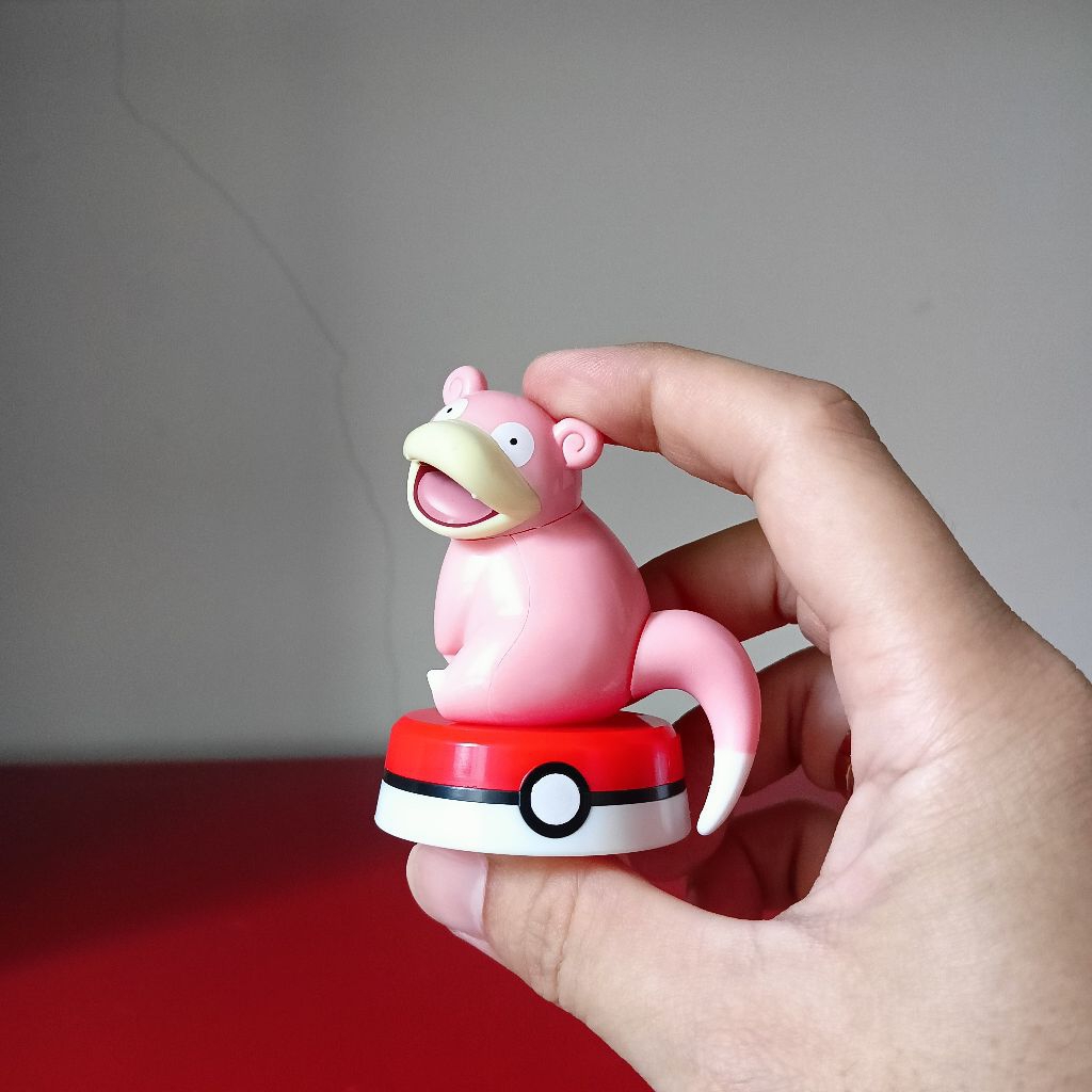 Slowpoke Pokemon Figure
