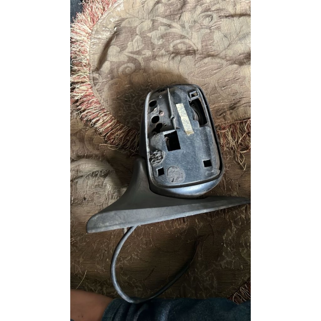 Spion kanan mazda 323 original