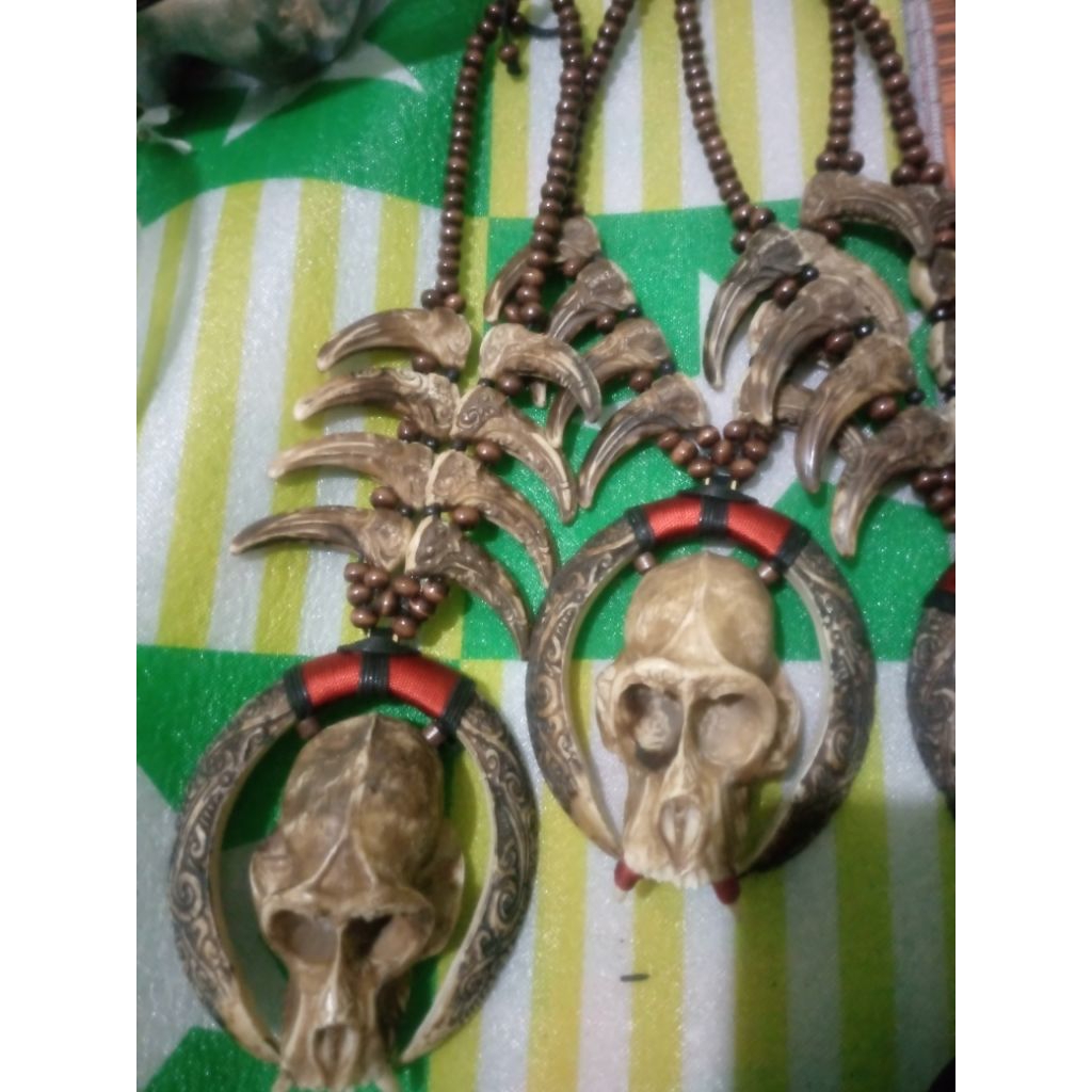 kalung replika tengkorak kepala monyet kecil