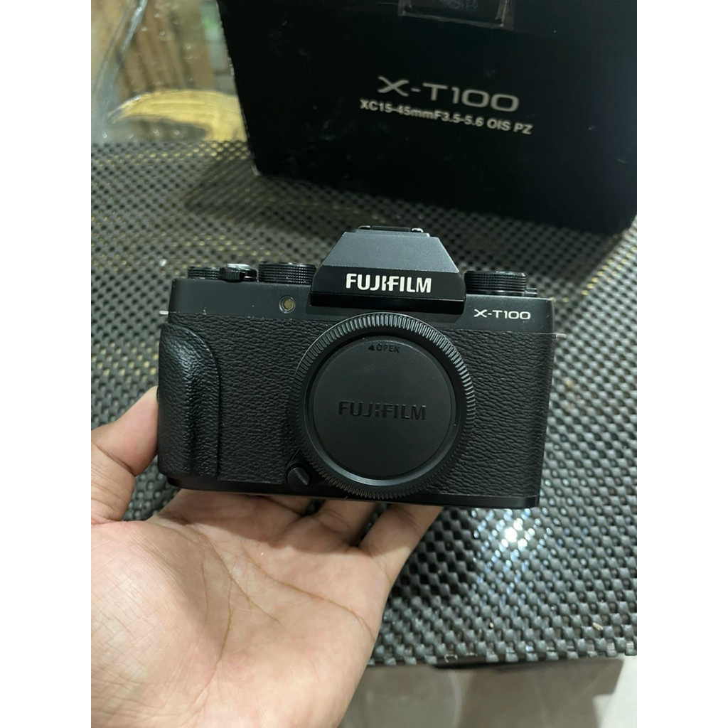 KAMERA MIRRORLESS FUJIFILM XT100 BODY ONLY