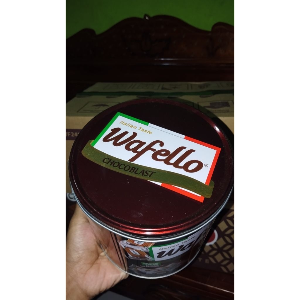 Wafer WAFELLO CHOCOBLAST berat 234g / 1 kaleng