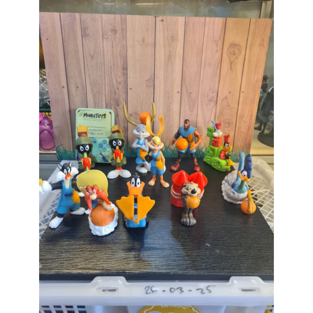 mainan figure looney tunes space jam