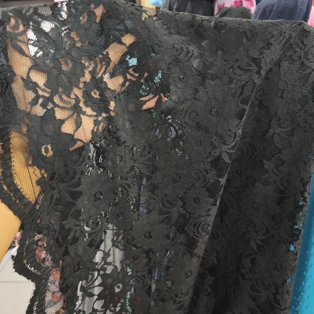 Kain Brokat Motif Bunga Timbul – Tekstur Mewah, Elegan, dan Mengembang untuk Kebaya, Gaun Pesta, dan