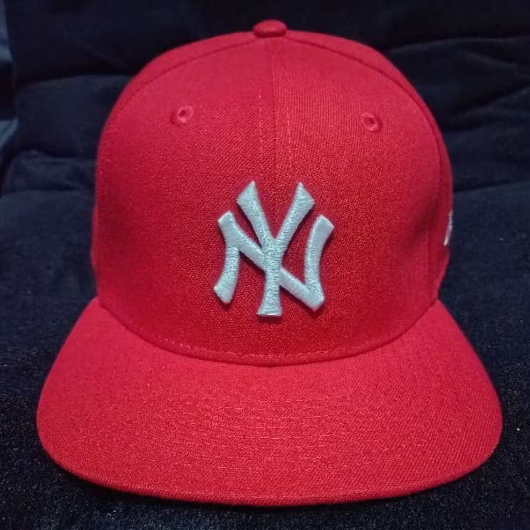 Topi New Era NY Merah Size 71/2 True Very Good Condition 100% ORIGINAL