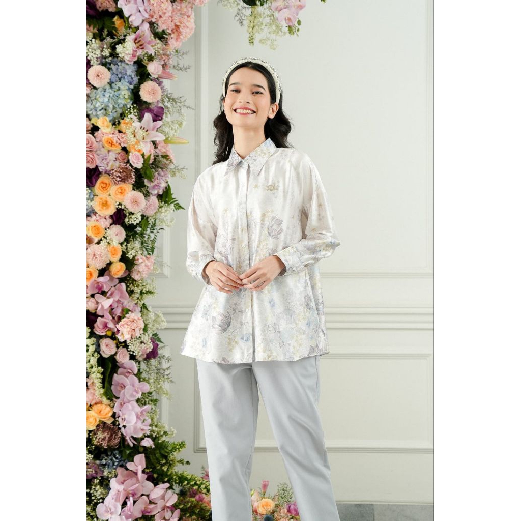 Anyelir Shirt Wearing Klamby