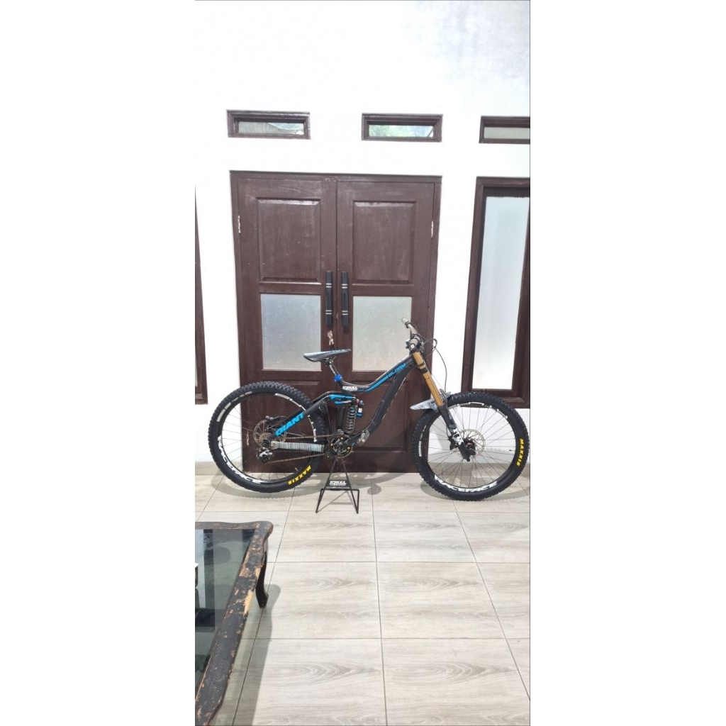 giant glory fullbike downhill