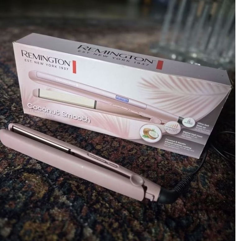 Remington Coconut Smooth Hair Straightener Catokan Rambut Digital 230°C – Ceramic Plate Fast Heat Pi