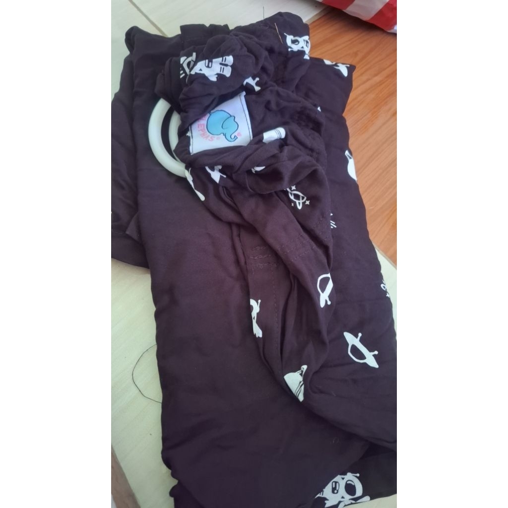 Preloved Gendongan Elephas Ring sling warna asli hitam pekat