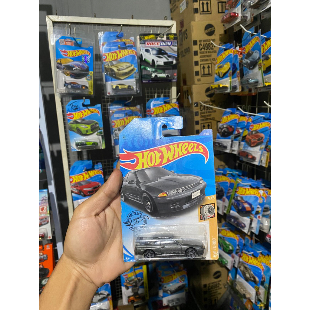 hotwheels skyline r32