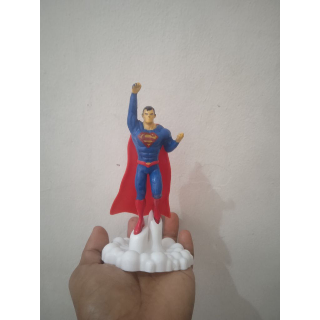 mainan figure Superman