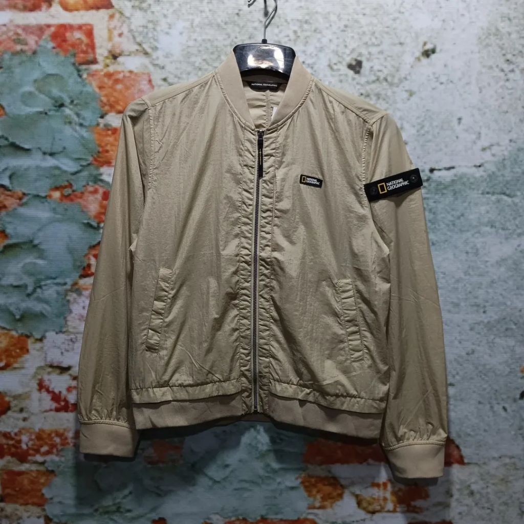 jaket bomber NATIONAL GEOGRAPHIC parasut size L casual bagus ORIGINAL