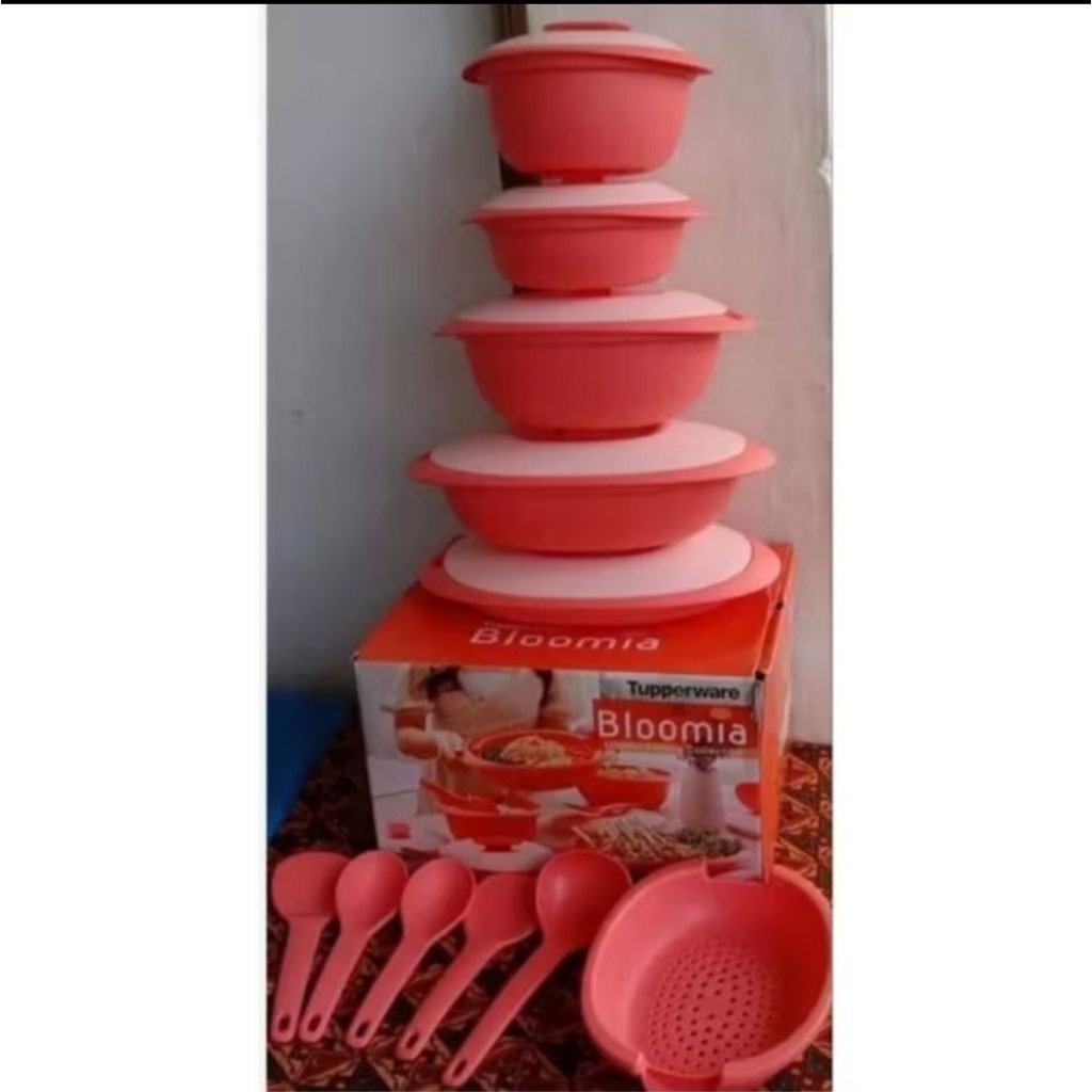 Tupperware bloomia collection set