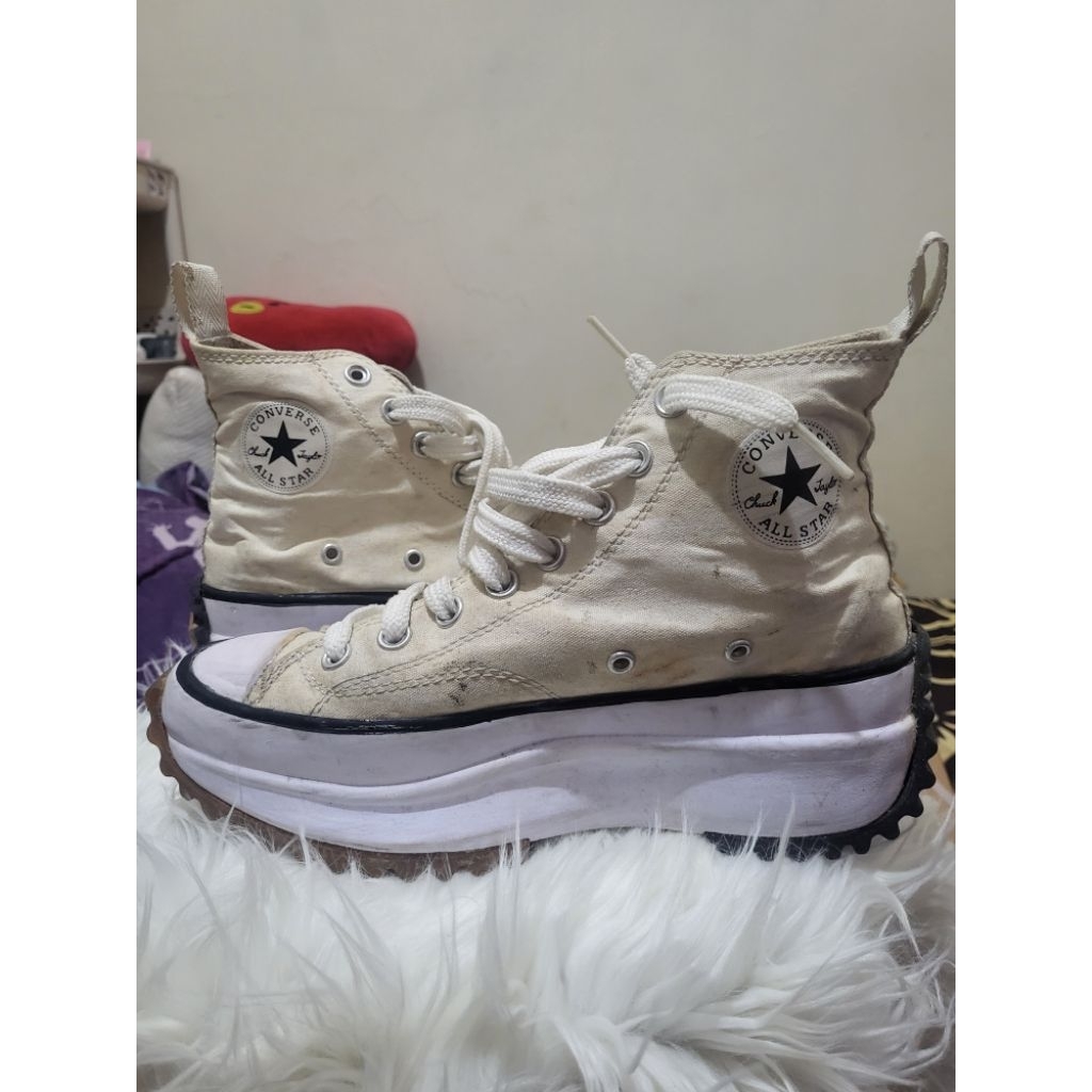 sepatu wanita / sepatu converse / sepatu putih