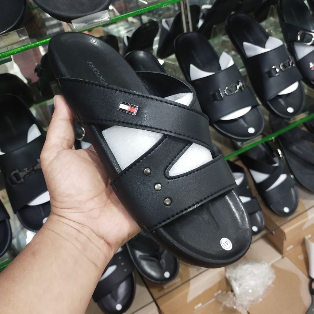 Foto asli Sandal Gucci import Selop Pria Remaja Kekinian Anti Slip Empuk Nyaman Dipakai harian
