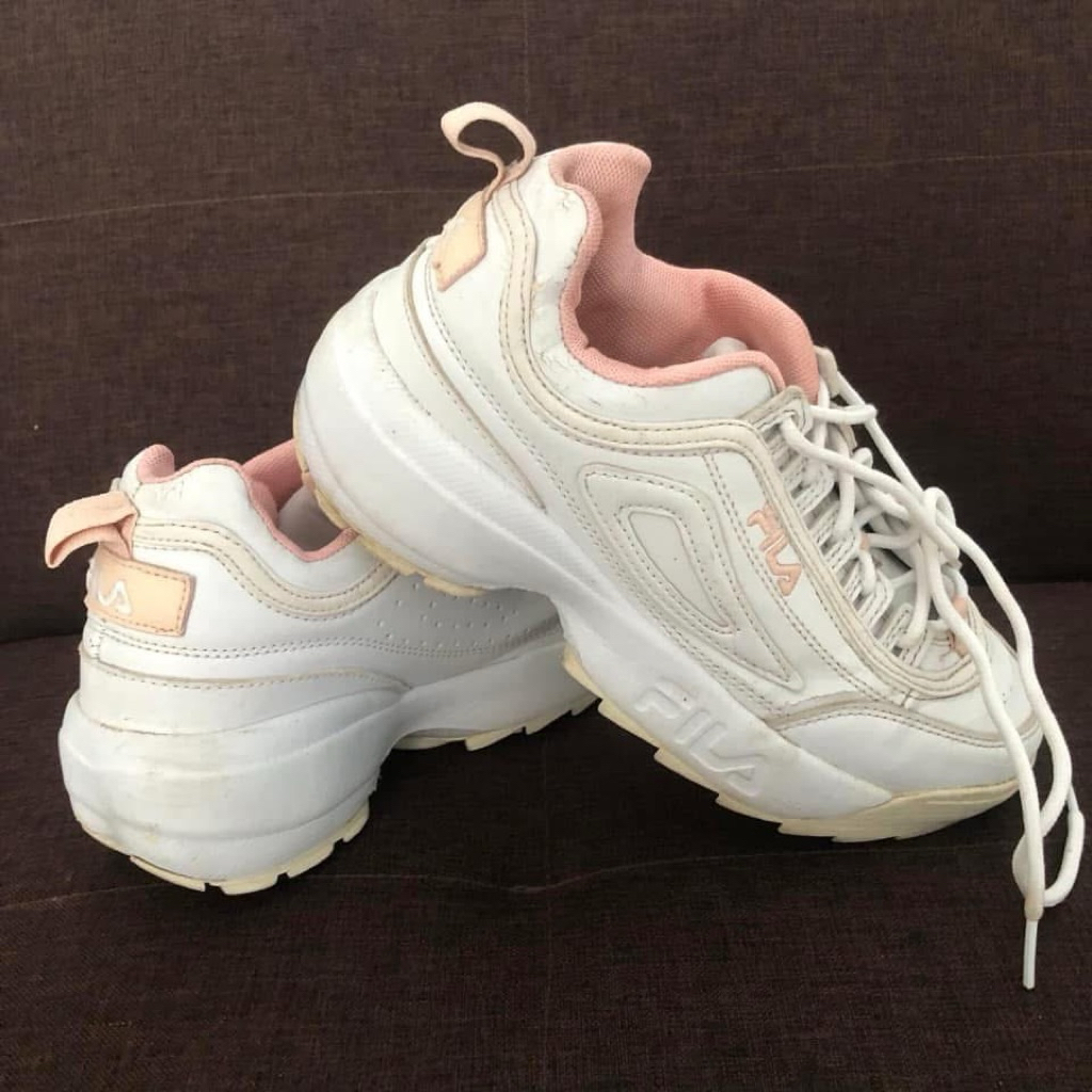 Prelove Sepatu FILA putih pink size 38 jarang pakai empuk. chat untuk ketersediaan barang ya