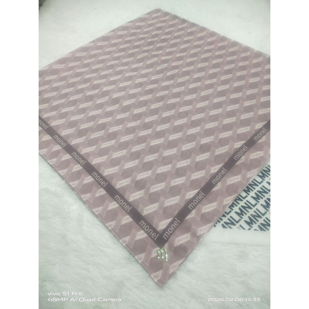 monel scarf preloved