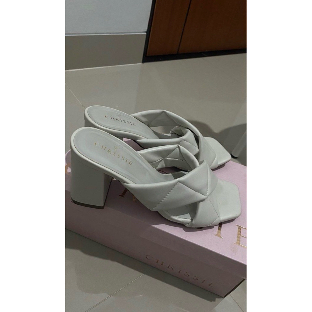 (Preloved) Heels Putih Chrissie/Payless