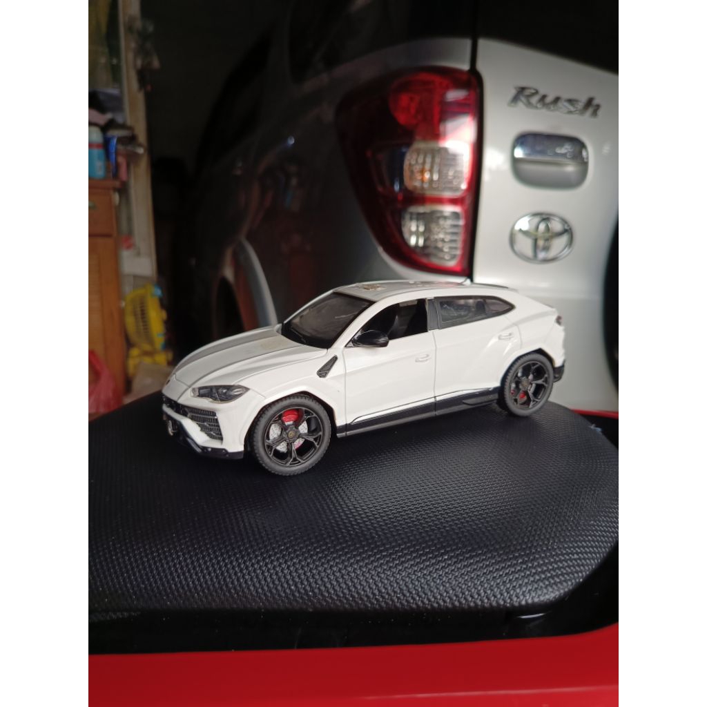 MINIATUR LAMBORGHINI URUS 1:24 EX RC