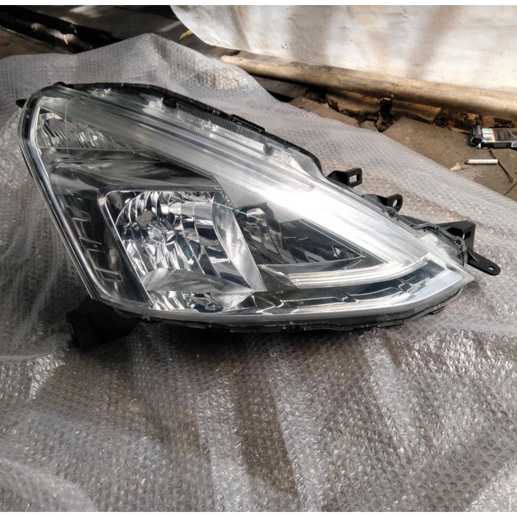 headlamp lampu depan nissan livina L11 original