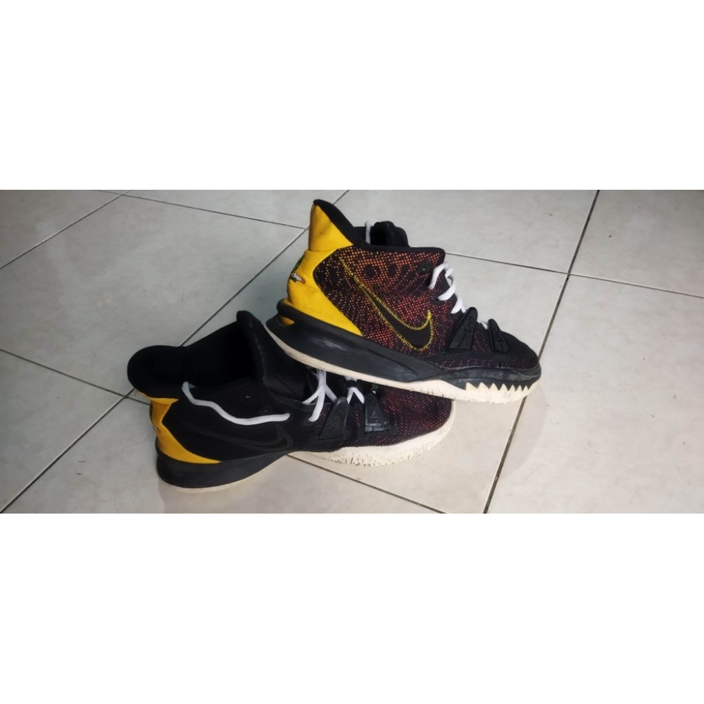 Sepatu Nike Kyrie 7 Roswell Rayguns size 41