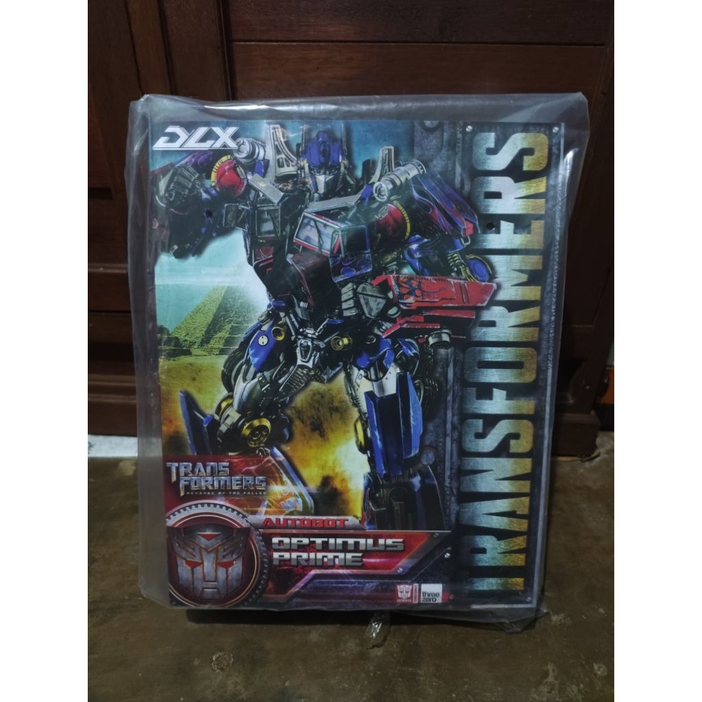 Threezero DLX Optimus Prime ROTF