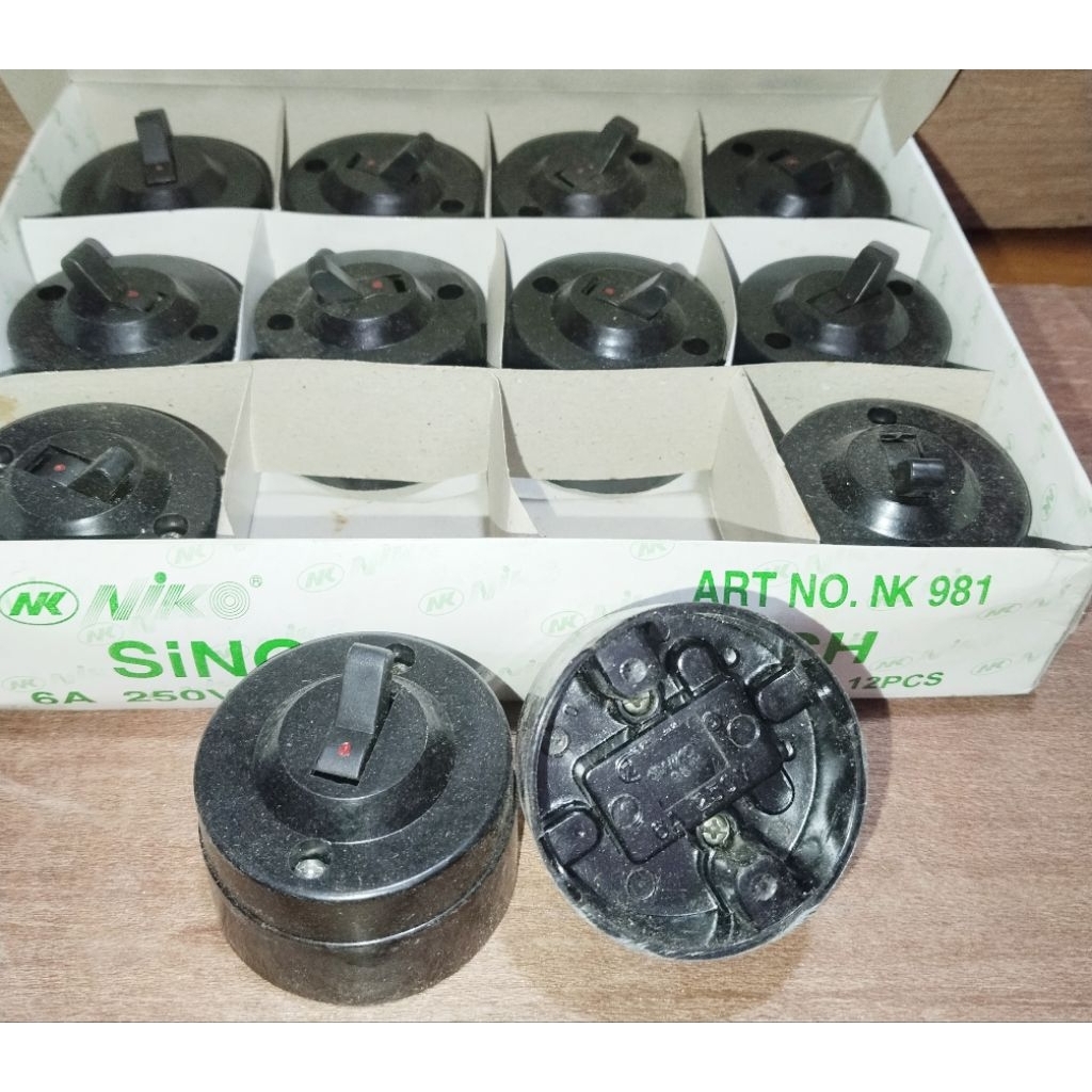 Saklar jadul listrik tunggal tempel (Single Switch) merek NIKO tipe NK 981