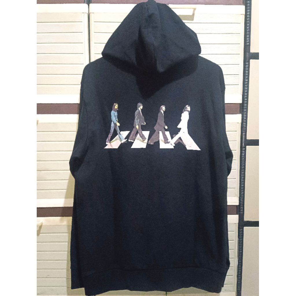 Hoodie dari THE BEATLES x DAIZ
