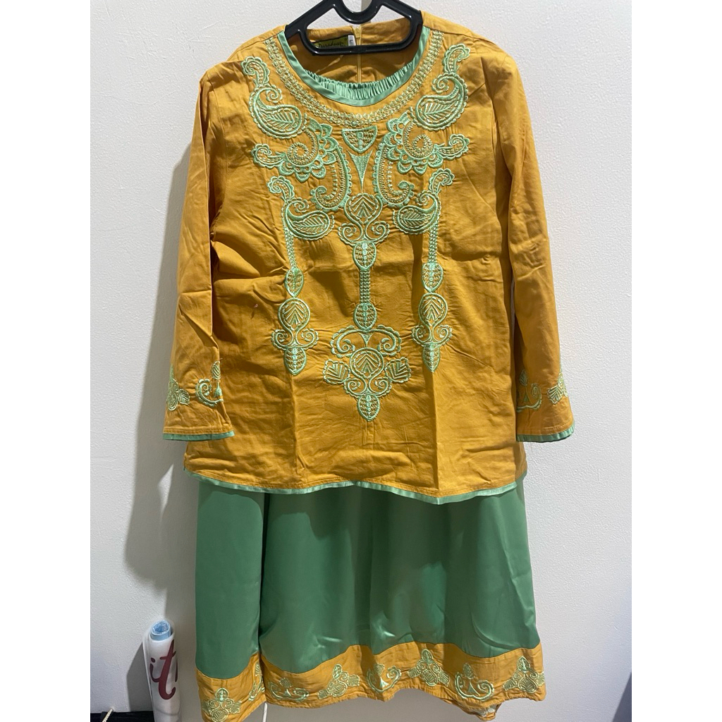 PRELOVED baju one set/tunik lebaran one set/batik one set satin