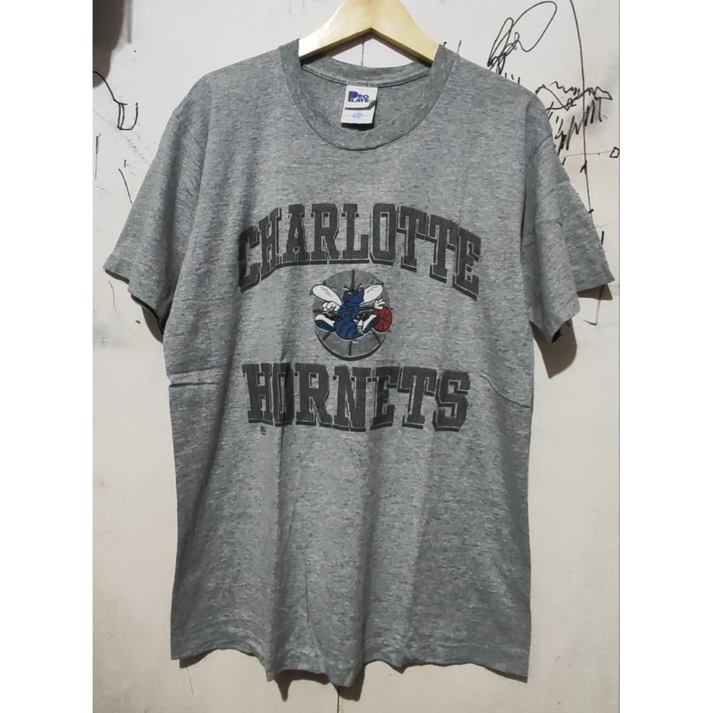 T-shirt Charlotte Hornets By Pro Player Vintage