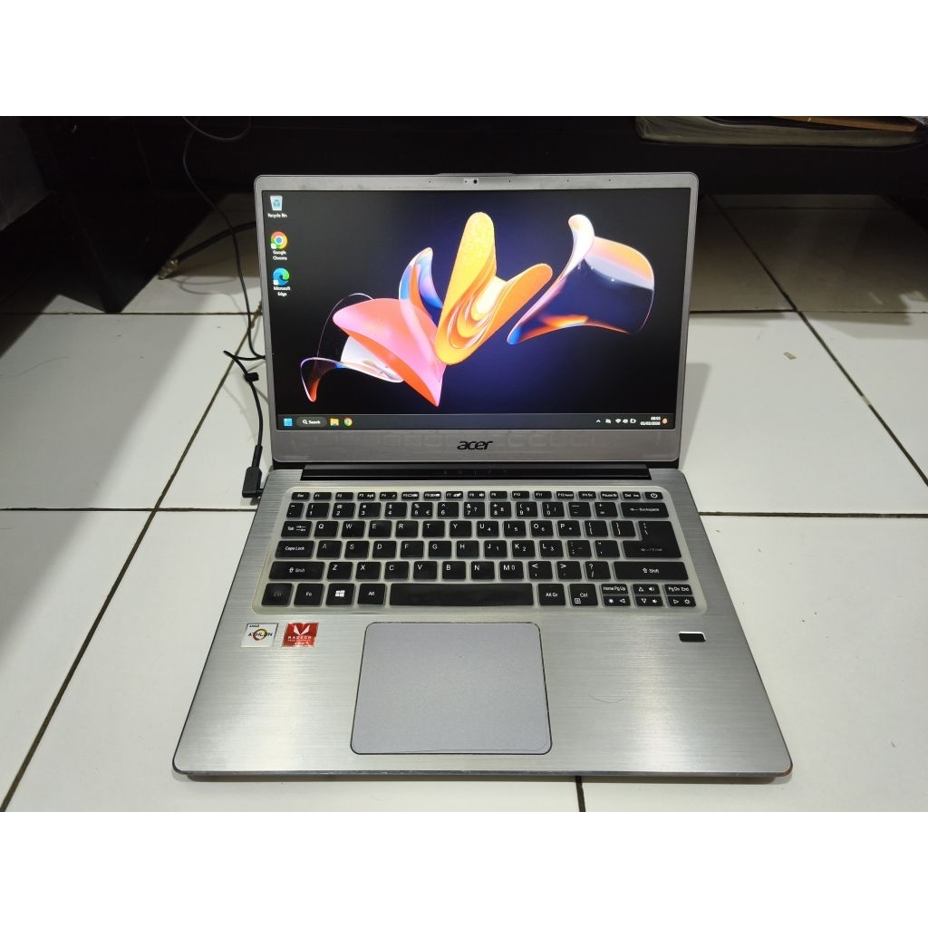 Acer Swift 3 8/256 GB SF314-41 Athlon 300U Warna Silver