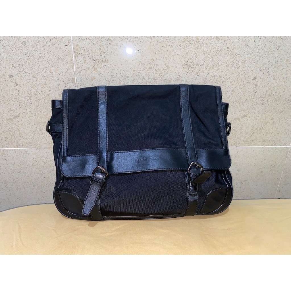 tas sling bag slempang pria cowo brand Burberry - hitam black LIKE NEW nylon tebal mix full kuli lea
