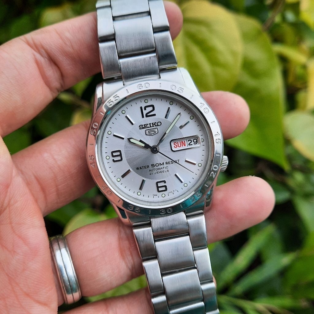 Seiko 5 Automatic SNKE11K1 White Two Tone Sunbrust Dial SNKE11 7S26-02T0