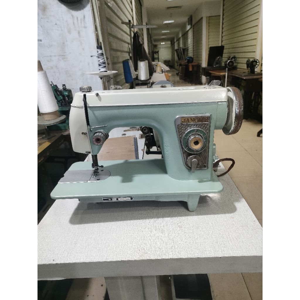 mesin jahit JANOME engkel buat jahit lurus second kondisi normal siap pakai barang sesuai foto