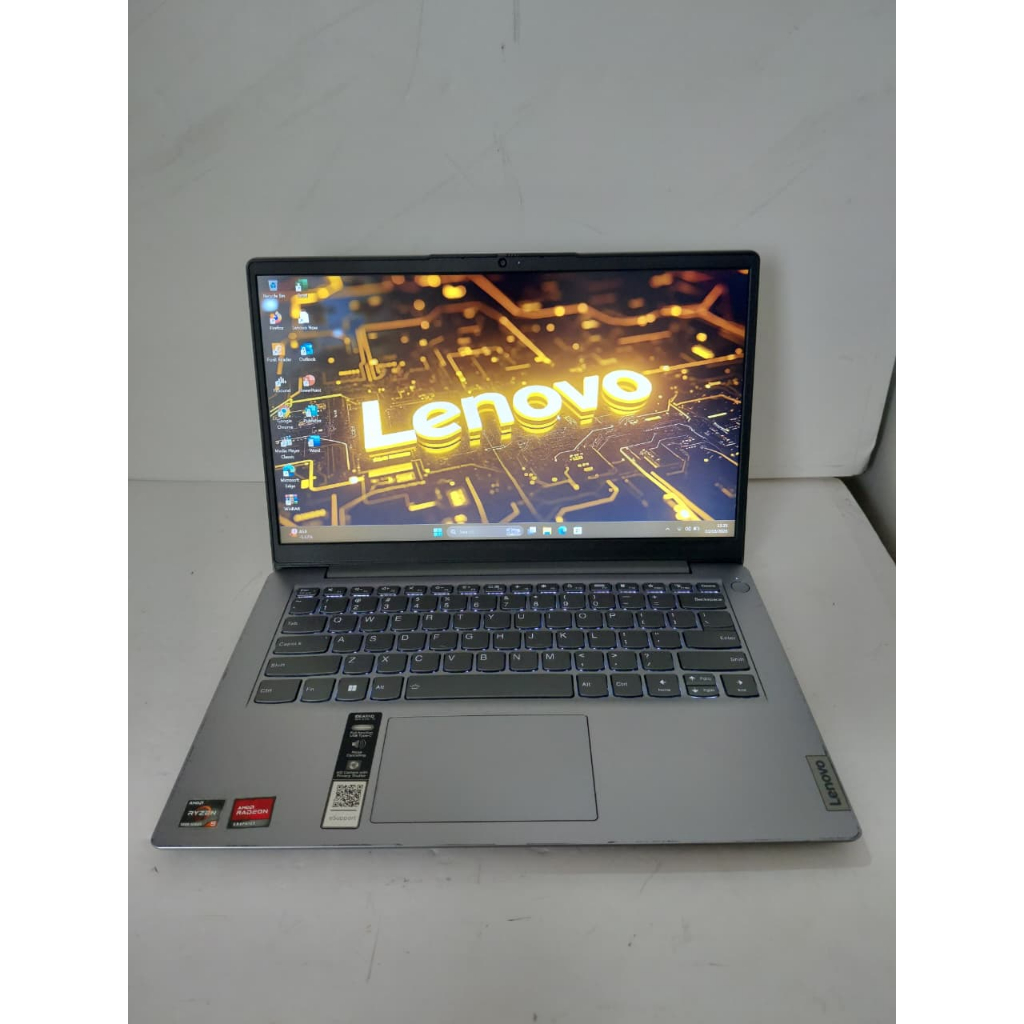 AMD Ryzen 5-5625U Hexacore Ram 8GB Dual Slot Storage AMD Radeon Graphics 2GB Lenovo IP 3 8/512