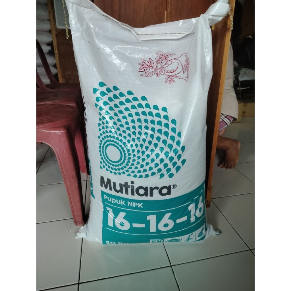 Pupuk pertumbuhan buah NPK MUTIARA