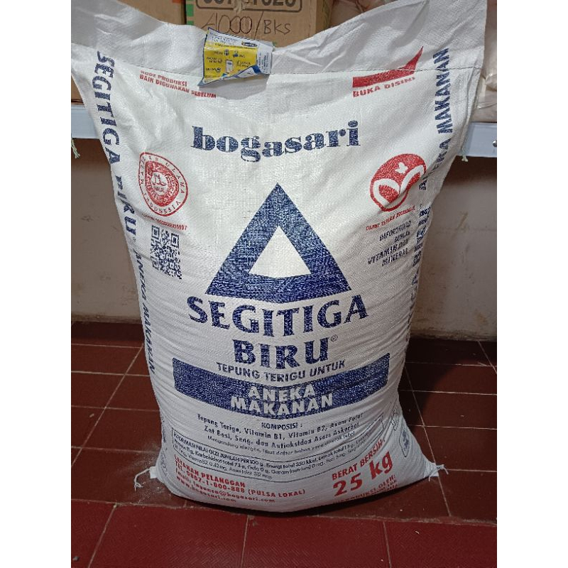 1 Karung - Tepung Terigu Segitiga Biru 25kg - Premium, Serbaguna, Tekstur Halus