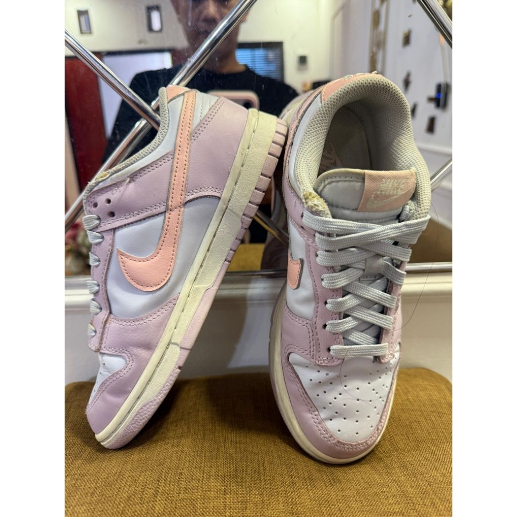Nike Dunk Low Easter,desain upper berwarna pastel Swoosh merah muda