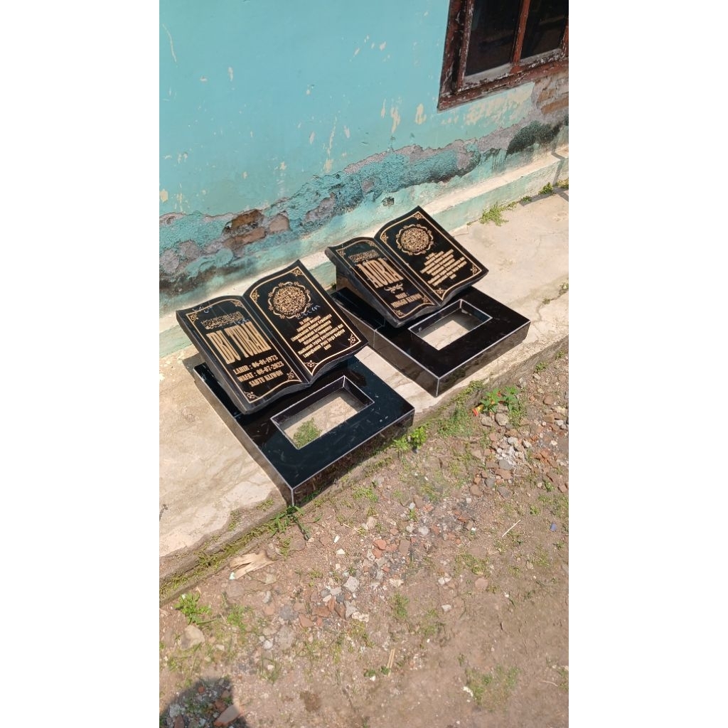 Batu nisan buku keramik