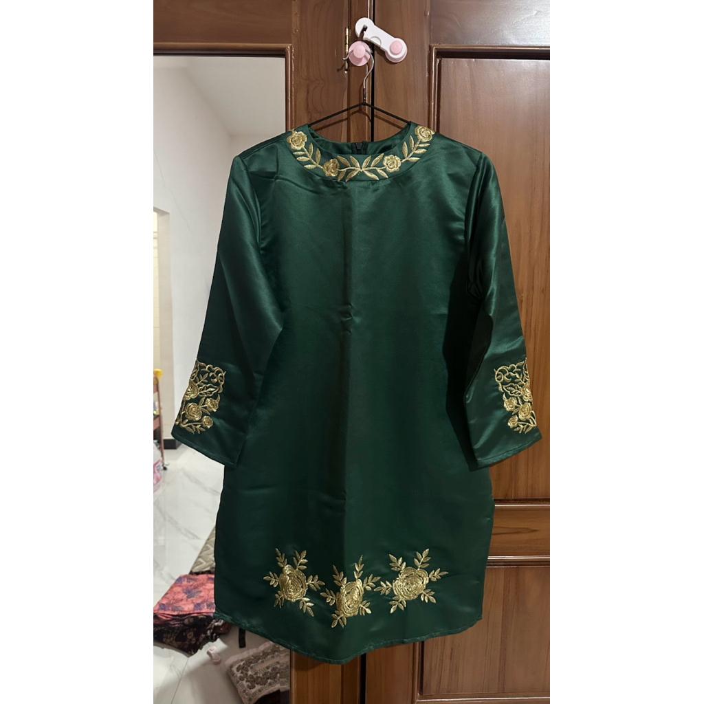 Preloved Tunik CHANIRA size L | Baju Lebaran | Baju Muslim Hijau Botol Emerald