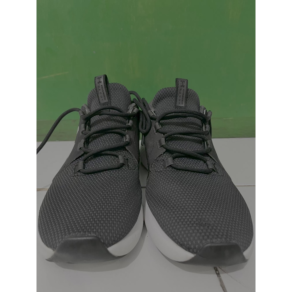 Sepatu Under Armour Charged Decoy
