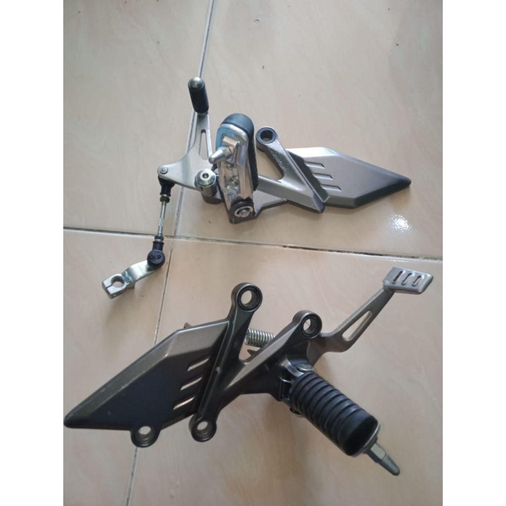Postep Footstep Dudukan Pijakan kaki depan Kawasaki Ninja 250 FI RR Mono dan Z250SL ori