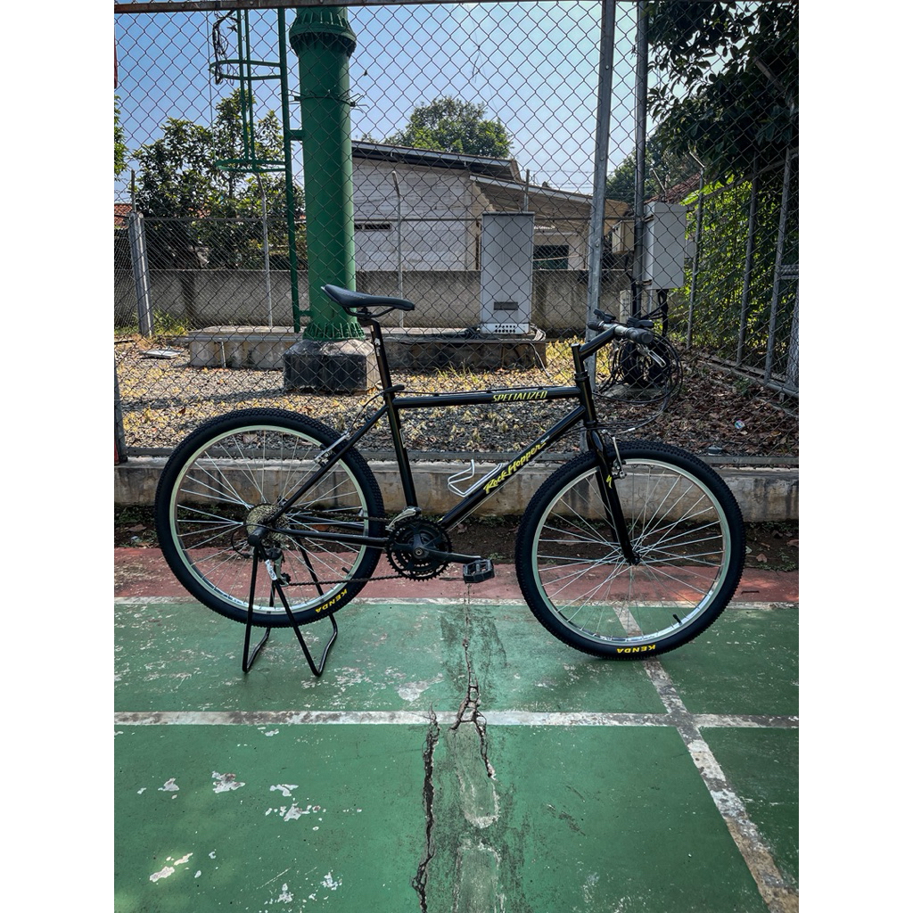 sepeda commuter bike specialized rockhopper