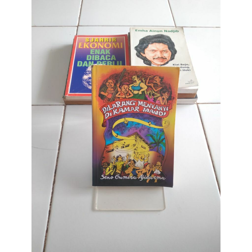 dilarang menyanyi di kamar mandi