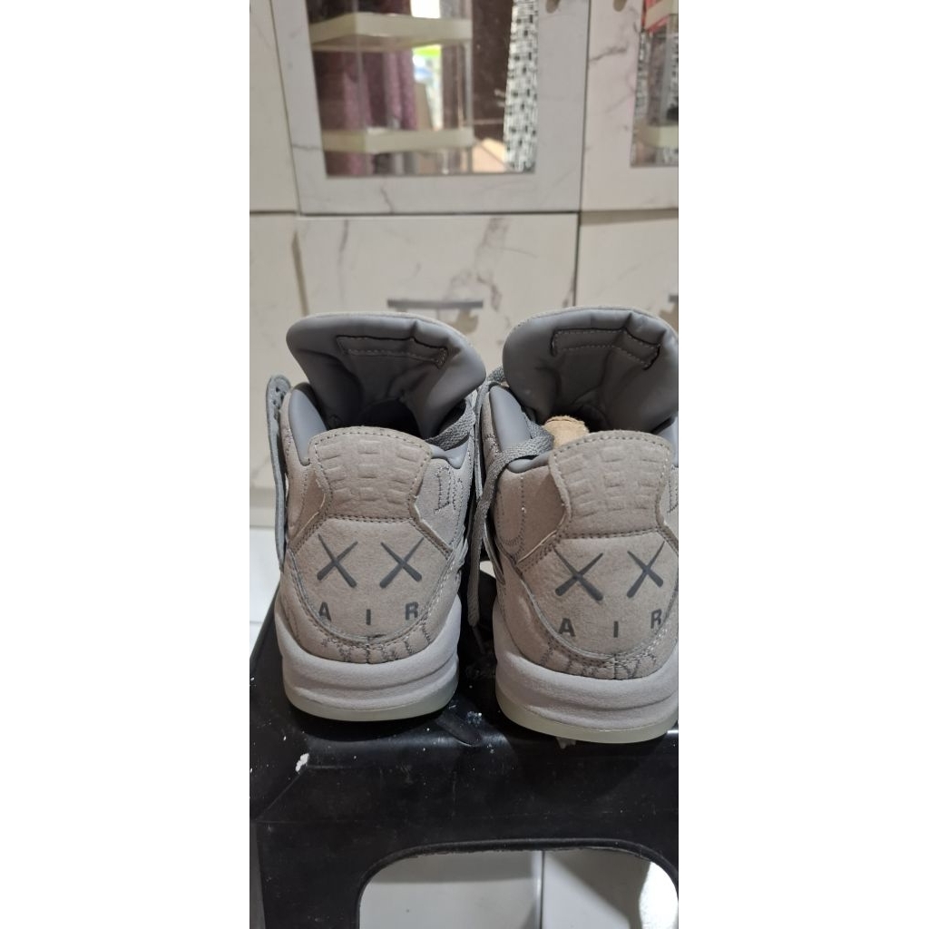 air jordan retro 4 kaws