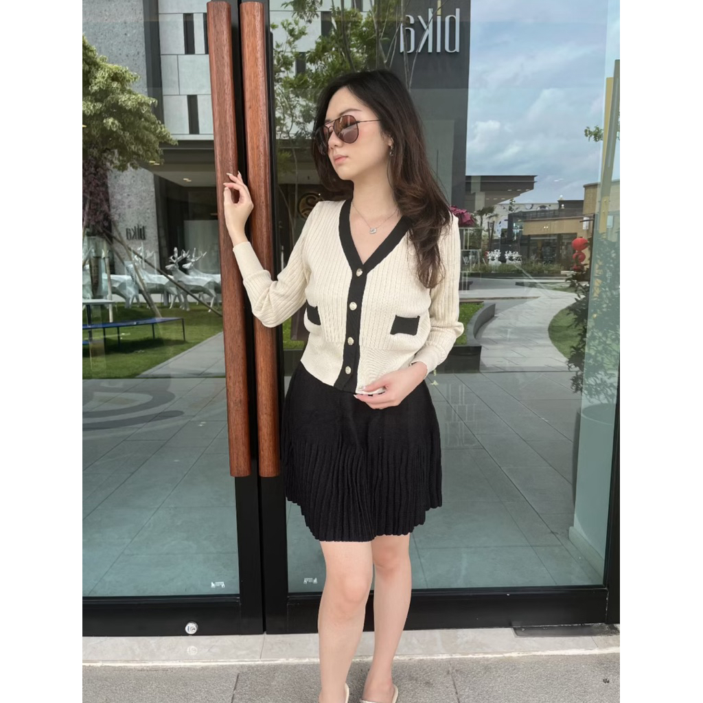 [La’lumiere Preloved] Cardigan Rajut Crop Belfe The Label