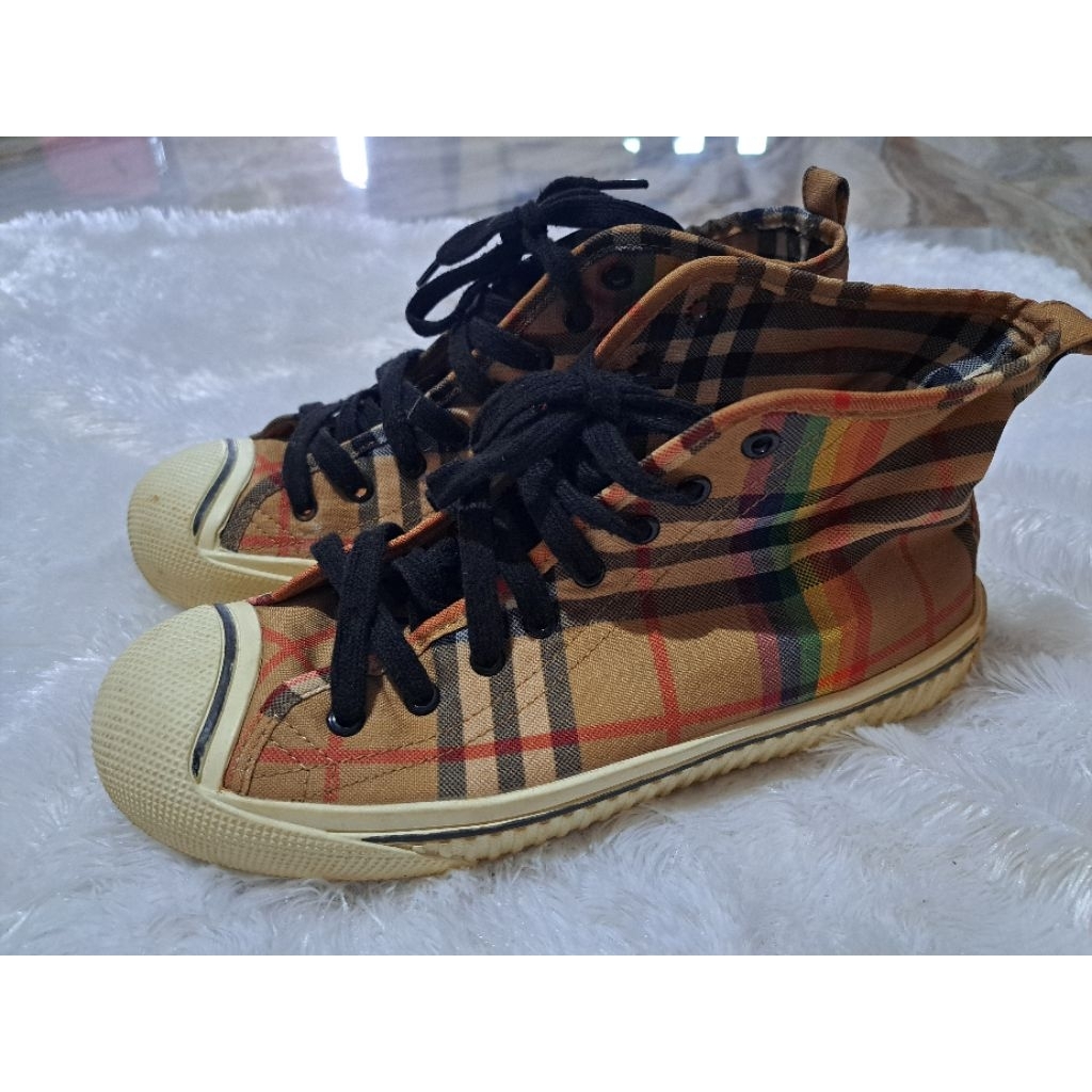 sepatu sneaker burberry coklat